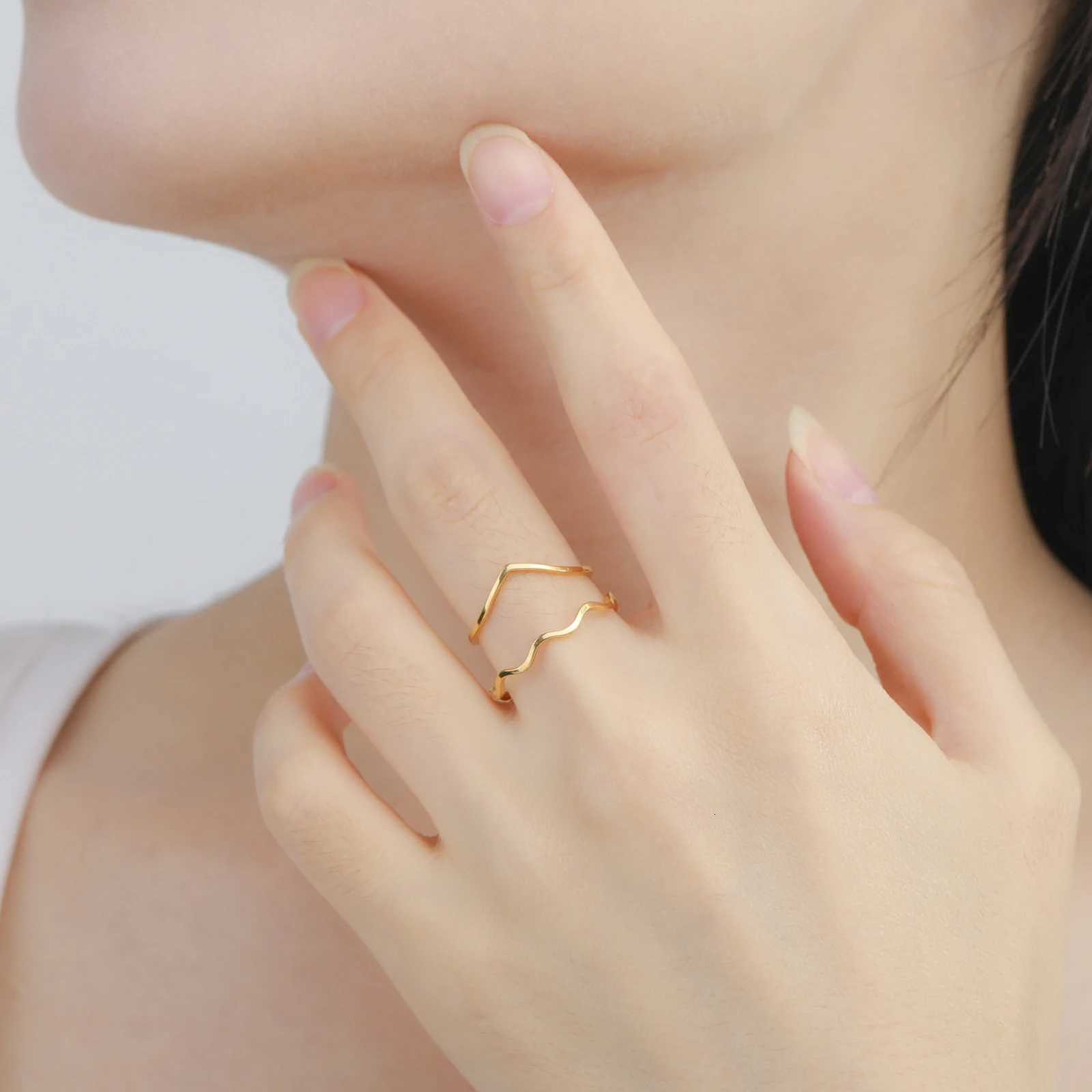 Lucktune Fashion Simple Wave Ring Stainless Steel Womens Geometric Line Finger Rings Wedding Jewelry Gift for Lover Couple New S250716