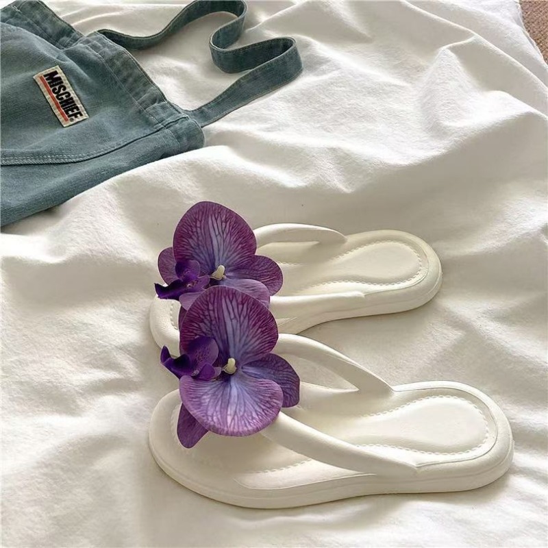 Fashionable Indoor/Outdoor Sandal Style Slippers Made from Lightweight Material