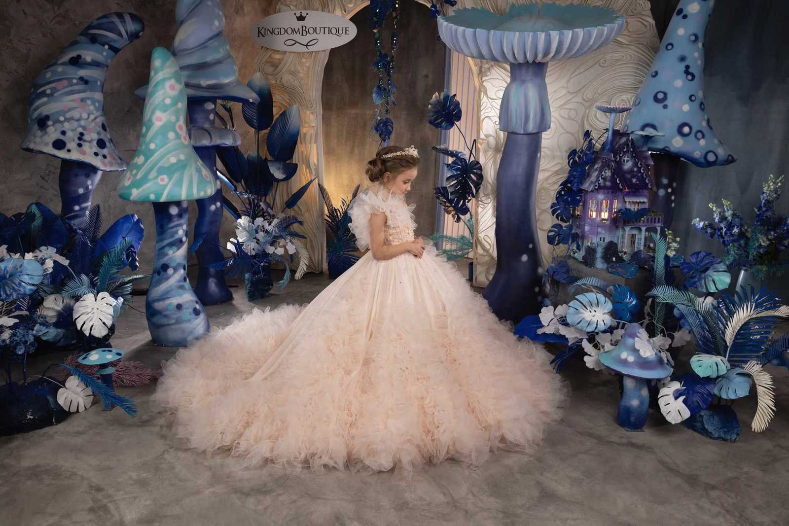 Blush Pink Flower Girl Dress For Wedding Puffy Sequins Applique Tiered Sleeveless Kids Birthday Gowns Luxury Princess Dress Z250716