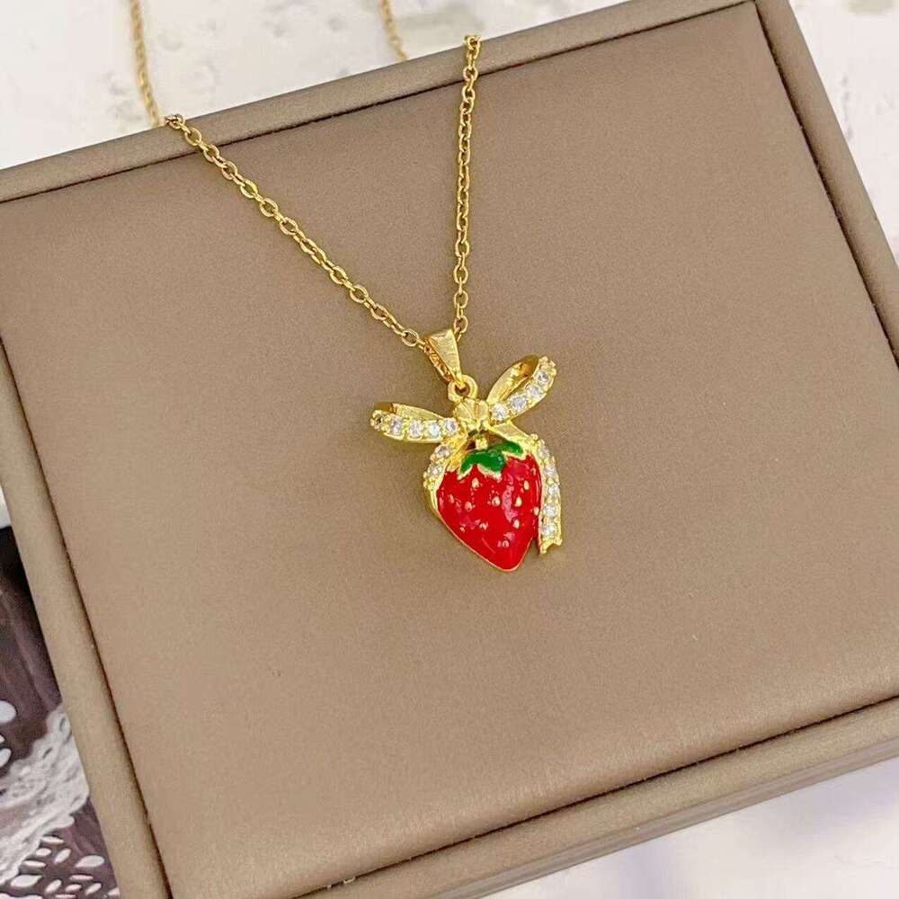 Internet Celebrity Fresh Strawberry Necklace For Women Red Versatile High-End Jewelry Niche Design Spring Summer Titanium Steel Collarbone Chain 98D