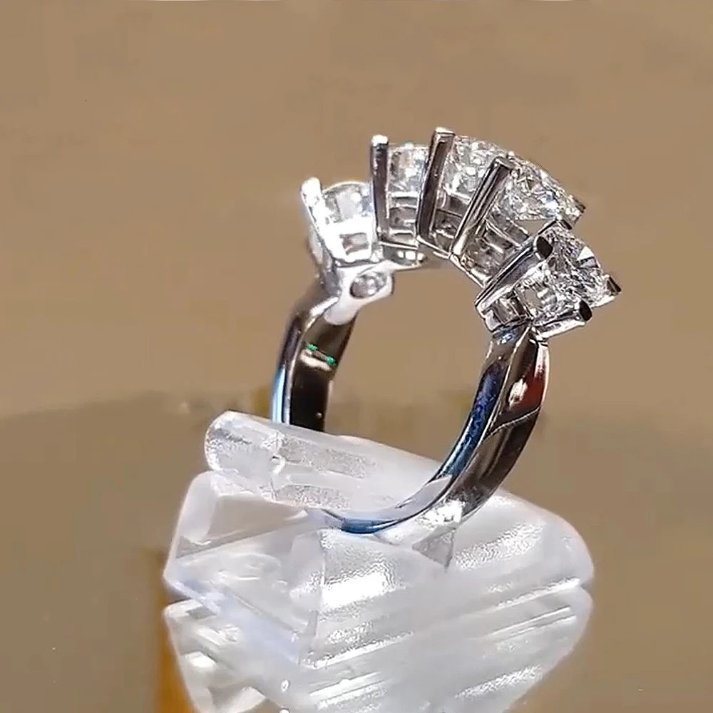 Huitan Brilliant 5 Round Cubic Zirconia Womens Rings for Engagement Wedding Silver Color Band Trendy Jewelry 250716