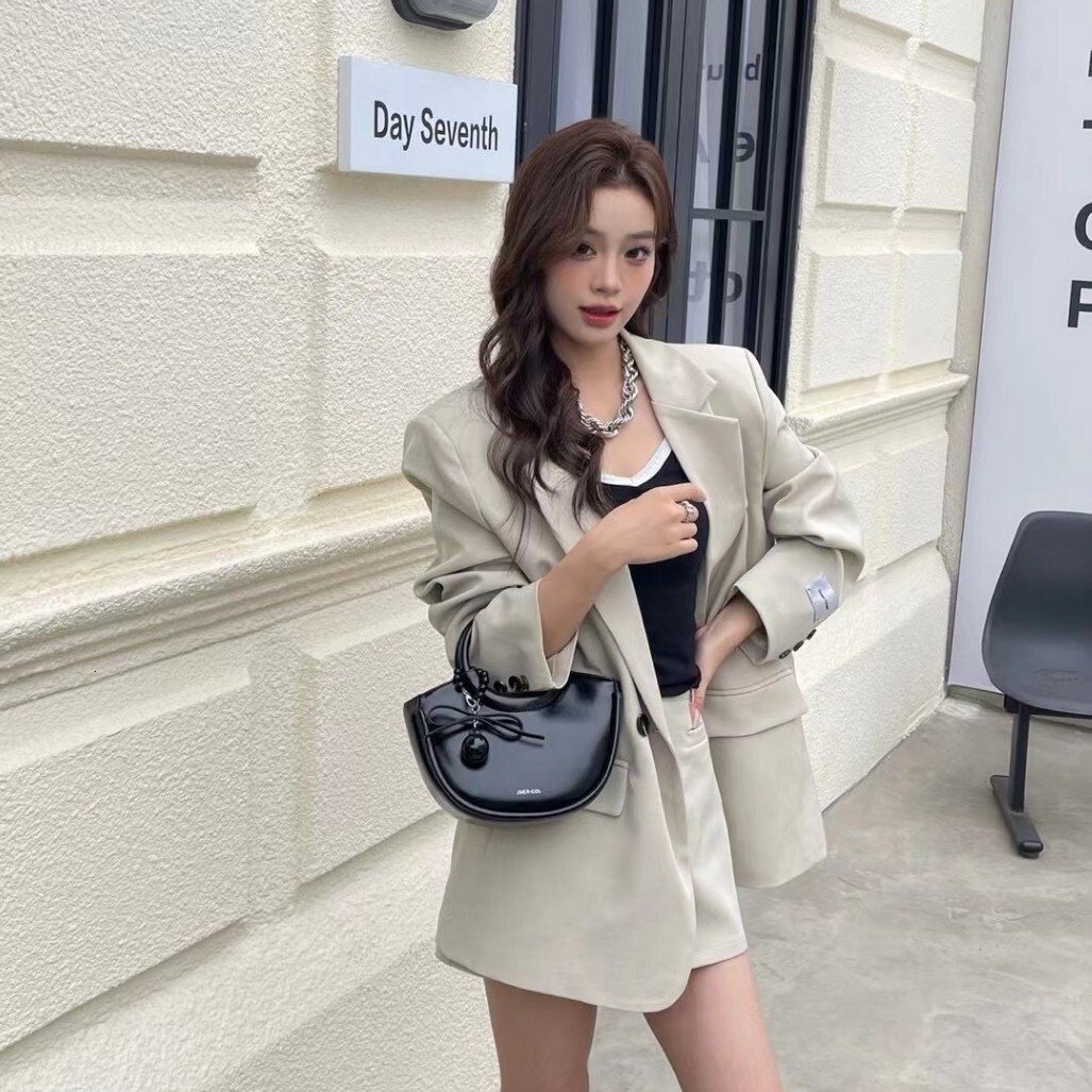 Free Shipping Designer Luxury Niche Handbag Bowknot Handheld Basket Bag Women's New Fashion Single Shoulder Crossbody Bag Leisure Shopping Bag