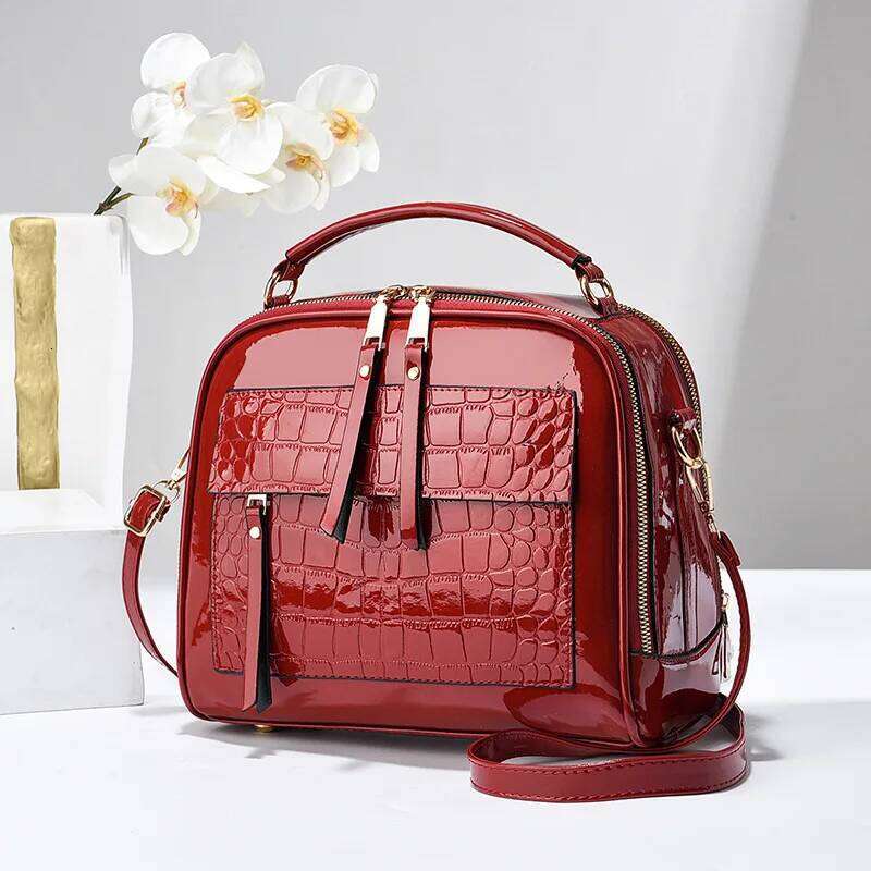 Trendy Capacity Portable Womens Bag Black Design High Quality Bright Leather Ladies Handbags Large Casual Crossbody Bags
