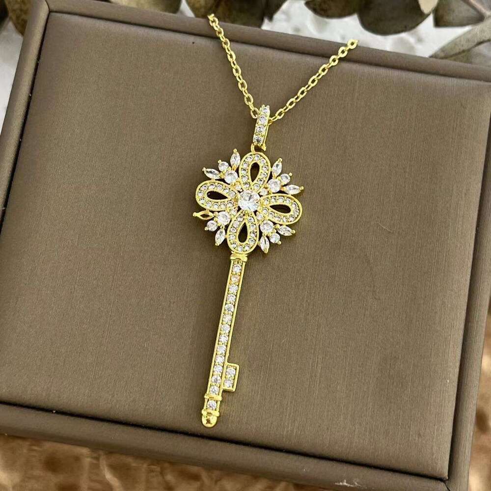 Creative Key Necklace For Women, Flower Gold Titanium Steel Clavicle Chain, Niche High-End Full Zircon Pendant 3C5