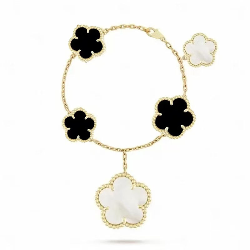 Classic Clover Bracelet Size Five Flower Chain Bracelet High Quality Titanium Steel Mother Shell Designer Bracelet for Women