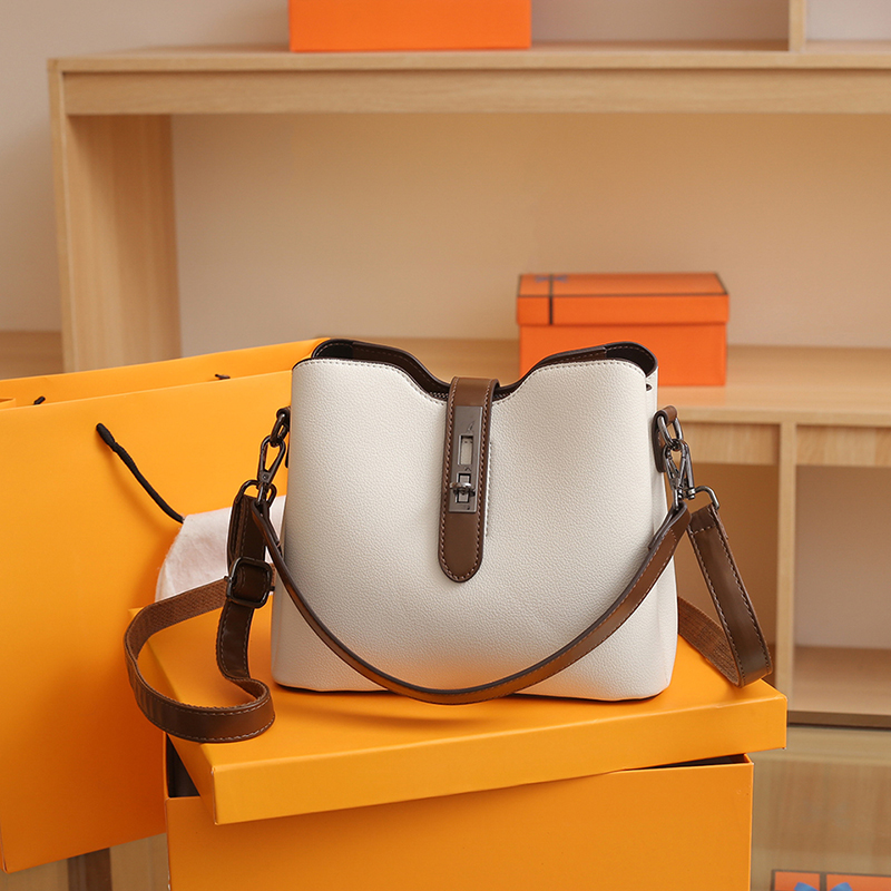 New arrival! Multi-compartment large-capacity handbag, a simple, stylish and light luxury bucket bag