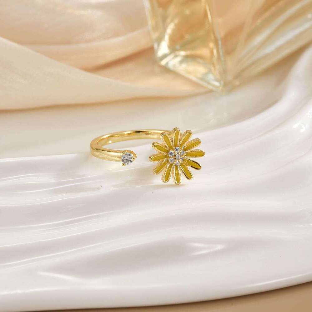 Hot Selling Rotating For Women Micro Paved Zircon Elegant Versatile Fashion Light Luxury Copper Gold Plated Ring 641