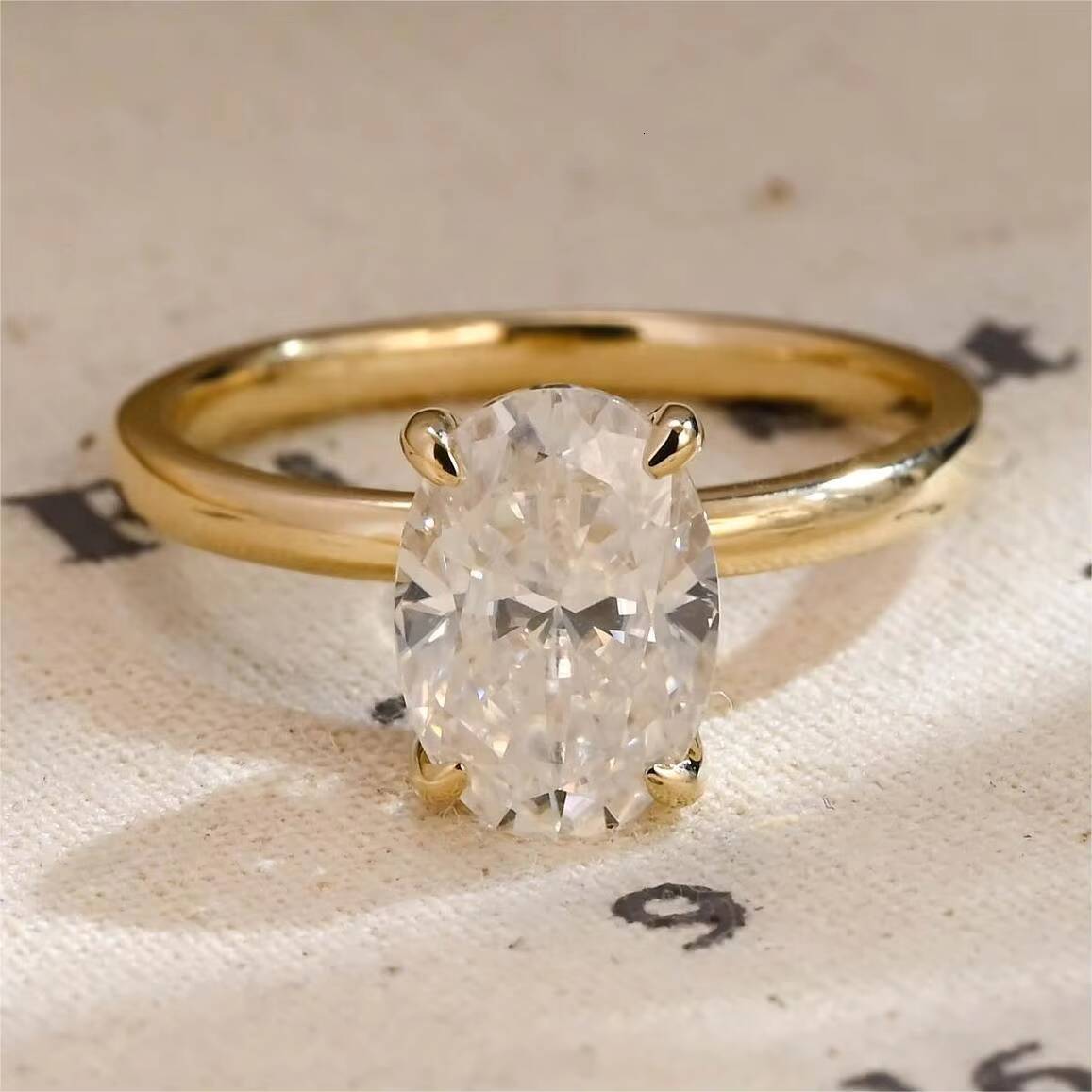 Factory Price VVS Moissanite Diamond 925 Sterling Silver Crushed Ice Cut Oval Moissanite Engagement Ring with Double Hidden Halo