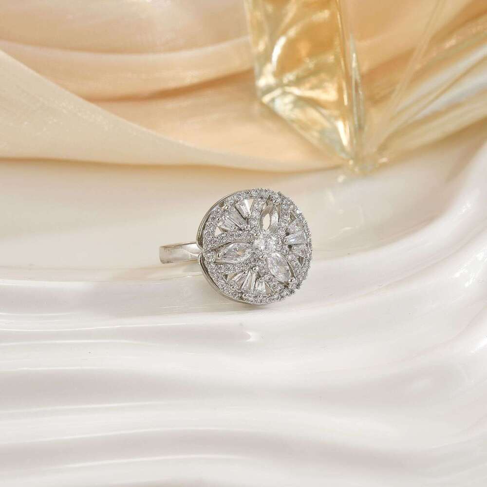 Hot Selling Rotating For Women Micro Paved Zircon Elegant Versatile Fashion Light Luxury Copper Gold Plated Ring 6E5