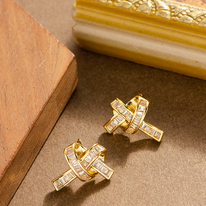Fashion Exquisite Twisted Braided Zircon for Women Sparkling High-end Versatile Sier Needle Earrings