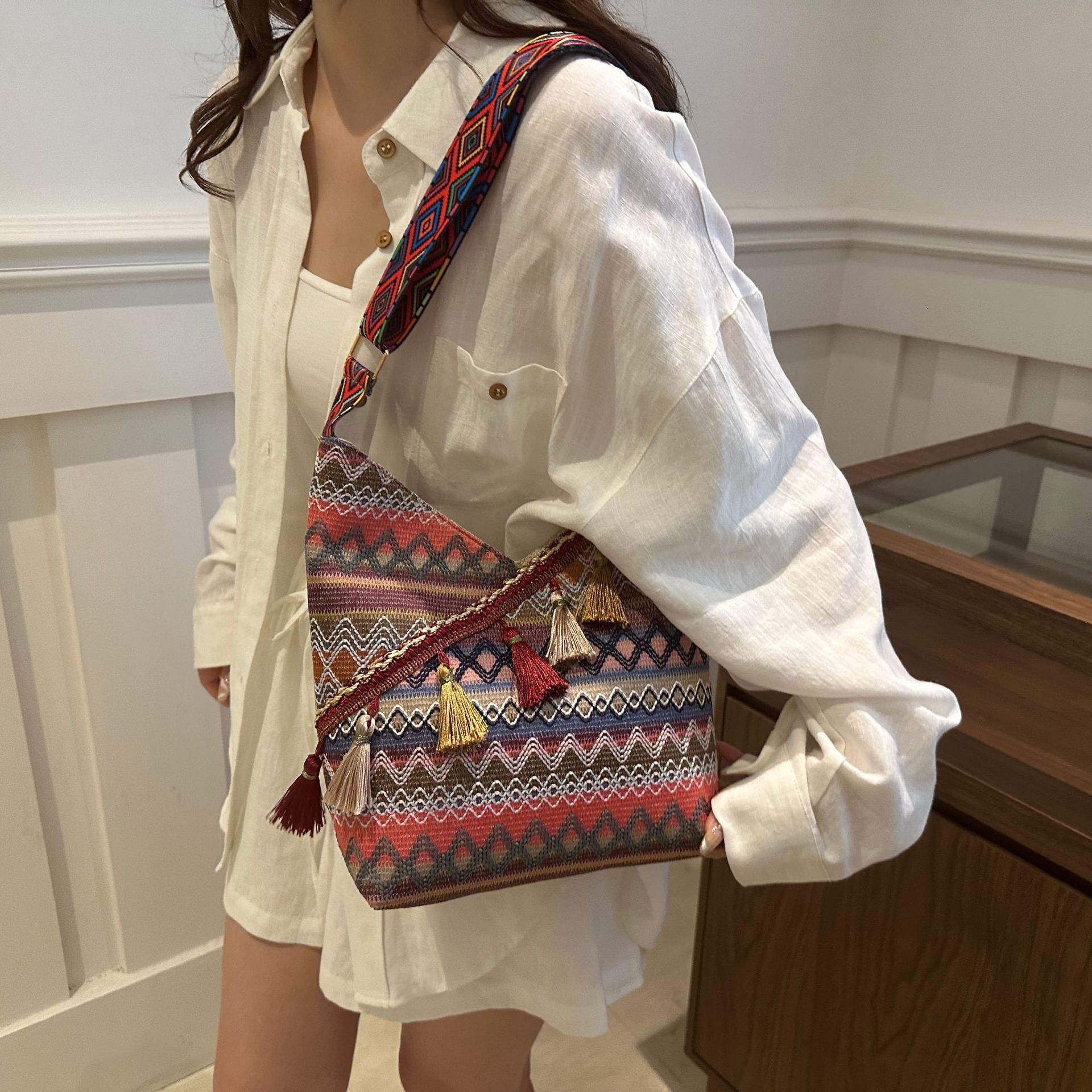 Summer new women's shoulder cross bag Summer new Chinese ethnic style fashionable simple retro shoulder cross bag Women's women's bag N