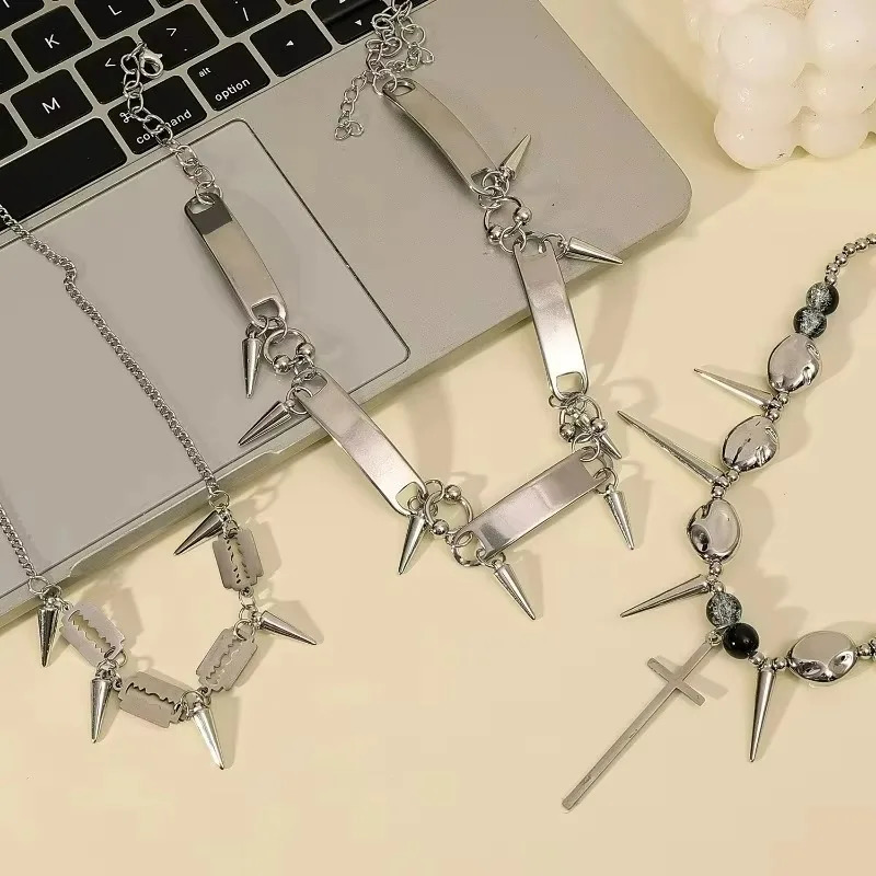 Punk Jewelry Metal Sequin Rivet Necklace Korean Fashion Cool Pendant Necklaces for Women Grunge Accessories Goth Choker Gifts 250716