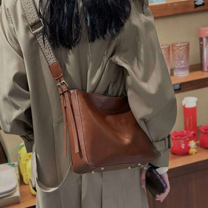 Casual Women's Genuine Leather Handbag 2025 New Style Bucket High-capacity Commuting Crossbody Shoulder Bag Versatile