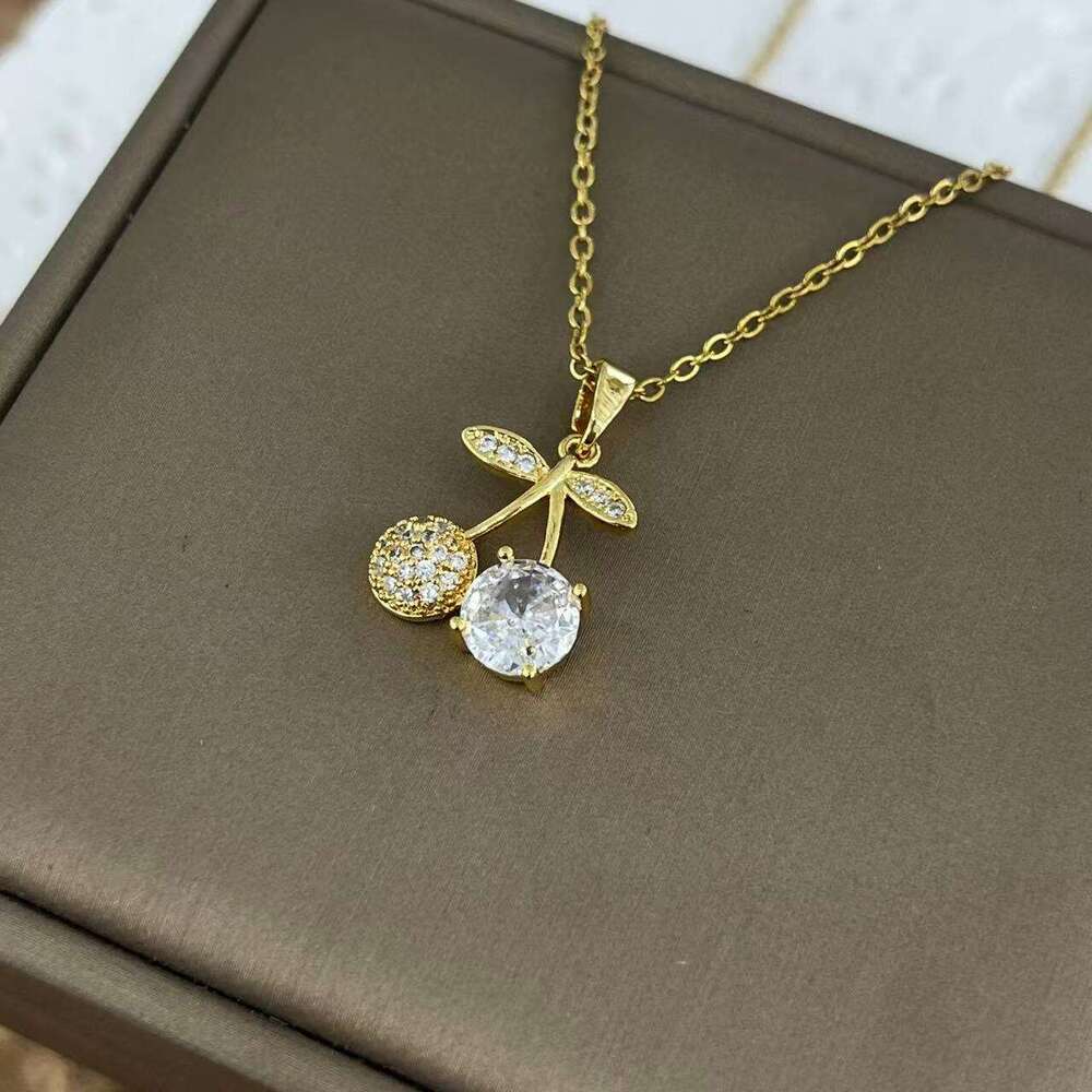 2024 New Hot Selling Light Niche Titanium Steel Necklace For Women, Non-Fading, Simple And Versatile Collarbone Chain D68