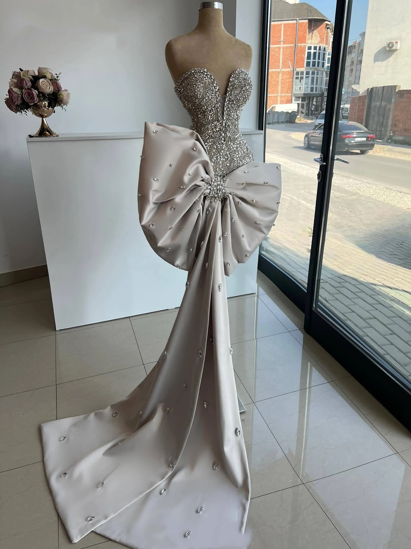 Designer Mini A Line Women Evening Dresses Sweetheart Neck Sleeveless Gown Crystal Bow Short Dress For Party Custom Made