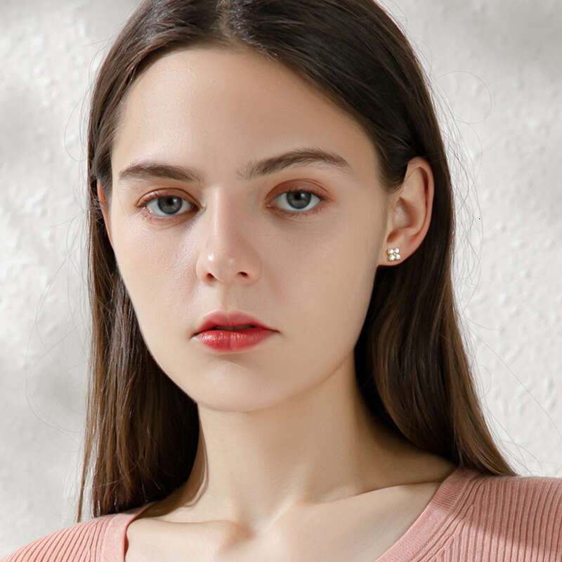 Trendy Style Classic Four-Leaf Clover Earrings D Color Moissanite Versatile Cute S Pure Sier Gold Plated 283