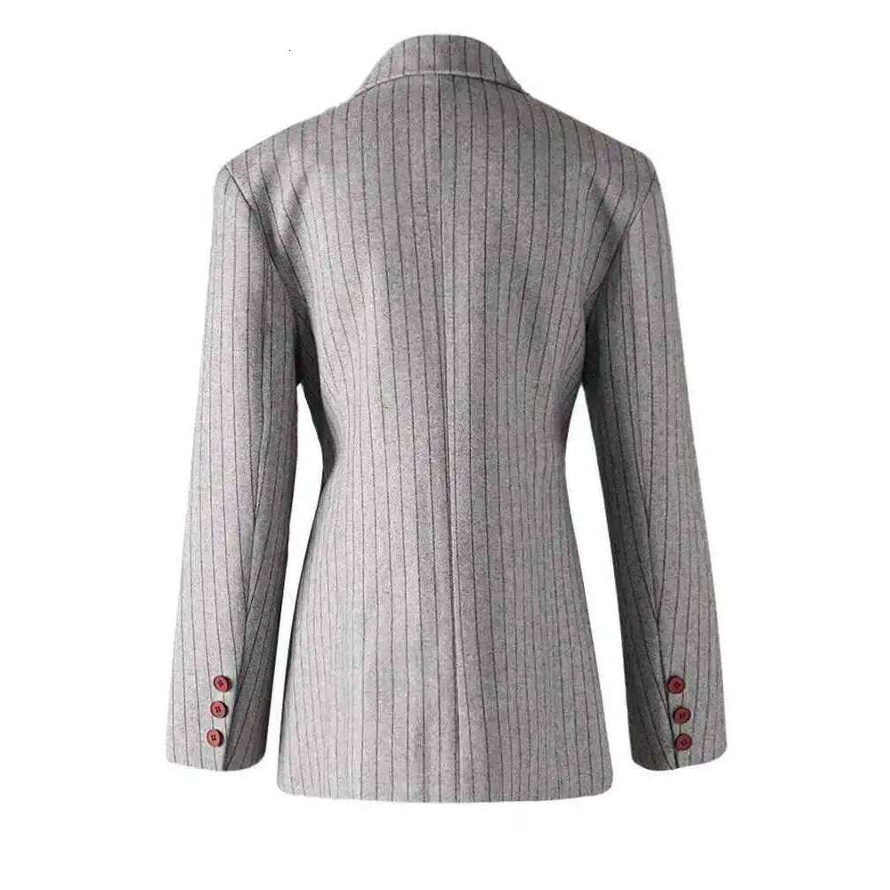 Designer Clothing EAM Women Gray Striped Irregular Pleated Elegant Blazer New Lapel Long Sleeve Jacket Fashion Tide Spring Autumn 2025 Cpdb342 Fashion