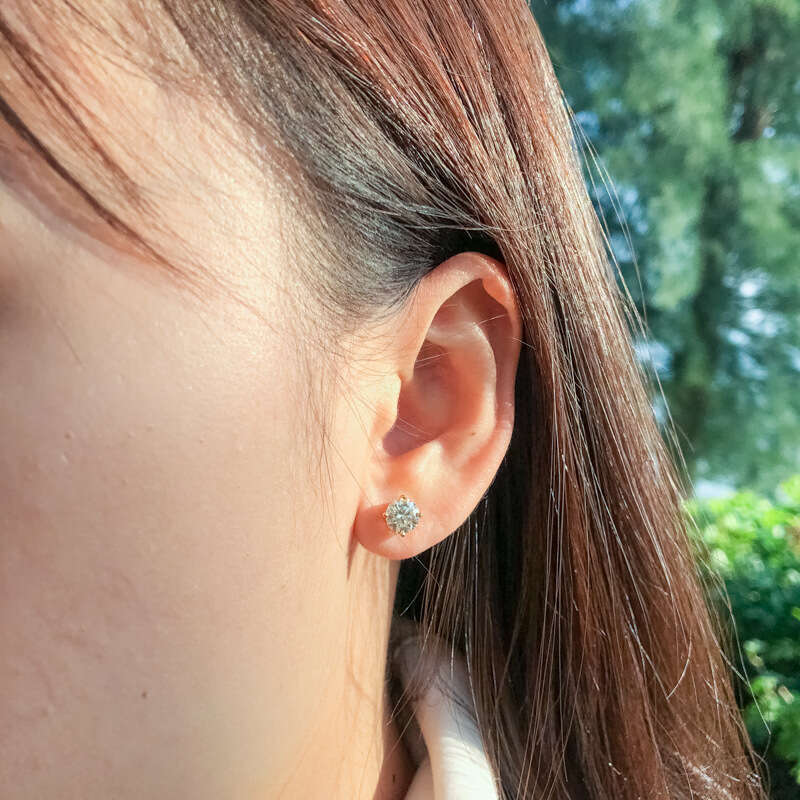 Tiktok Live For Women D Color Moissanite Sterling Sier Non-Fading Classic Four-Prong Earrings OEM 2E4