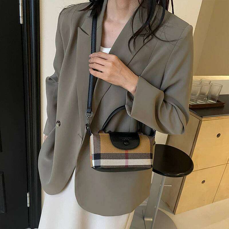 European And American Fashion Women's 2024 New Check Pattern Dumpling Handheld Crossbody Bag