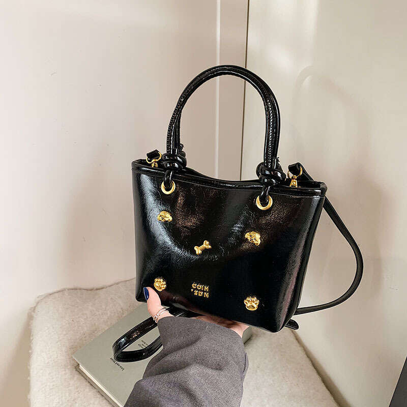 Simple and Stylish Handheld Bucket for Women 2025 New Fashion Versatile Crossbody Commuter Single Shoulder Small Tote Bag