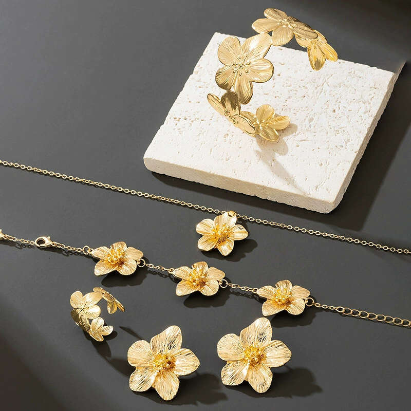 Creative Metal Hoop Flower Surround C-shaped Women's Ear Hoops Hot-selling Earrings Jewelry