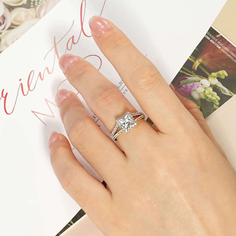 1 fashion Square Simulated Moissanite Light High-End Luxury Wedding Proposal Engagement Zircon Ring 954