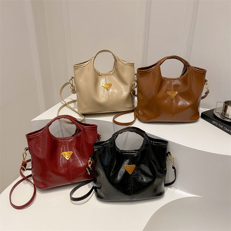 Designer Bag Women's Mini Tote Bucket Bag New Shoulder Bag Fashionable Simple Fashion Bag Commuting Single Shoulder Crossbody Bag 2025