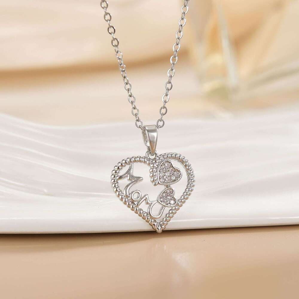 Elegant Women's Heart Necklace MOM Pendant Mother's Day Gift Simple High-End Jewelry C36