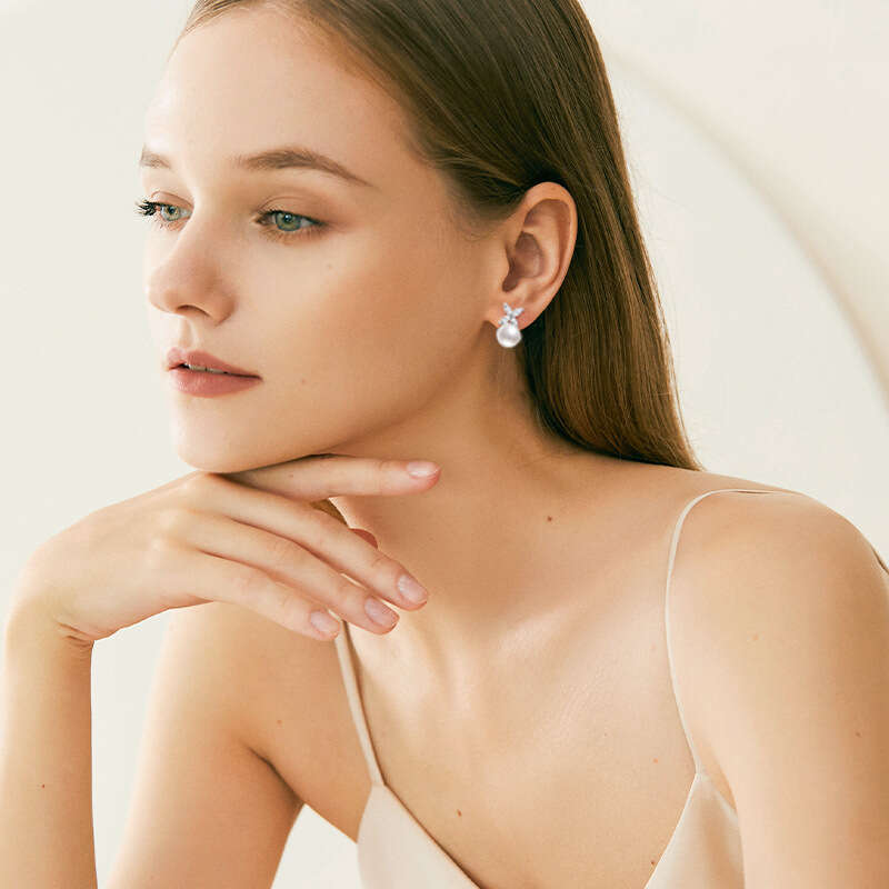 Same Style Elegant Versatile Natural Freshwater Pearl Niche Four-Leaf Clover Design High-End Feel Earrings For Women 3B9