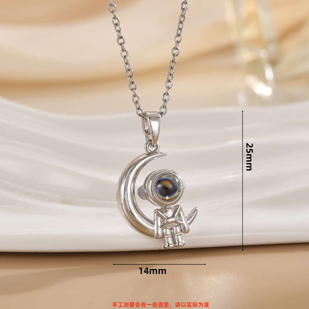 Hot Selling Creative Astronaut Star Moon Projection 100 Languages I Love You Couple Valentine's Day Necklace Jewelry 0A6