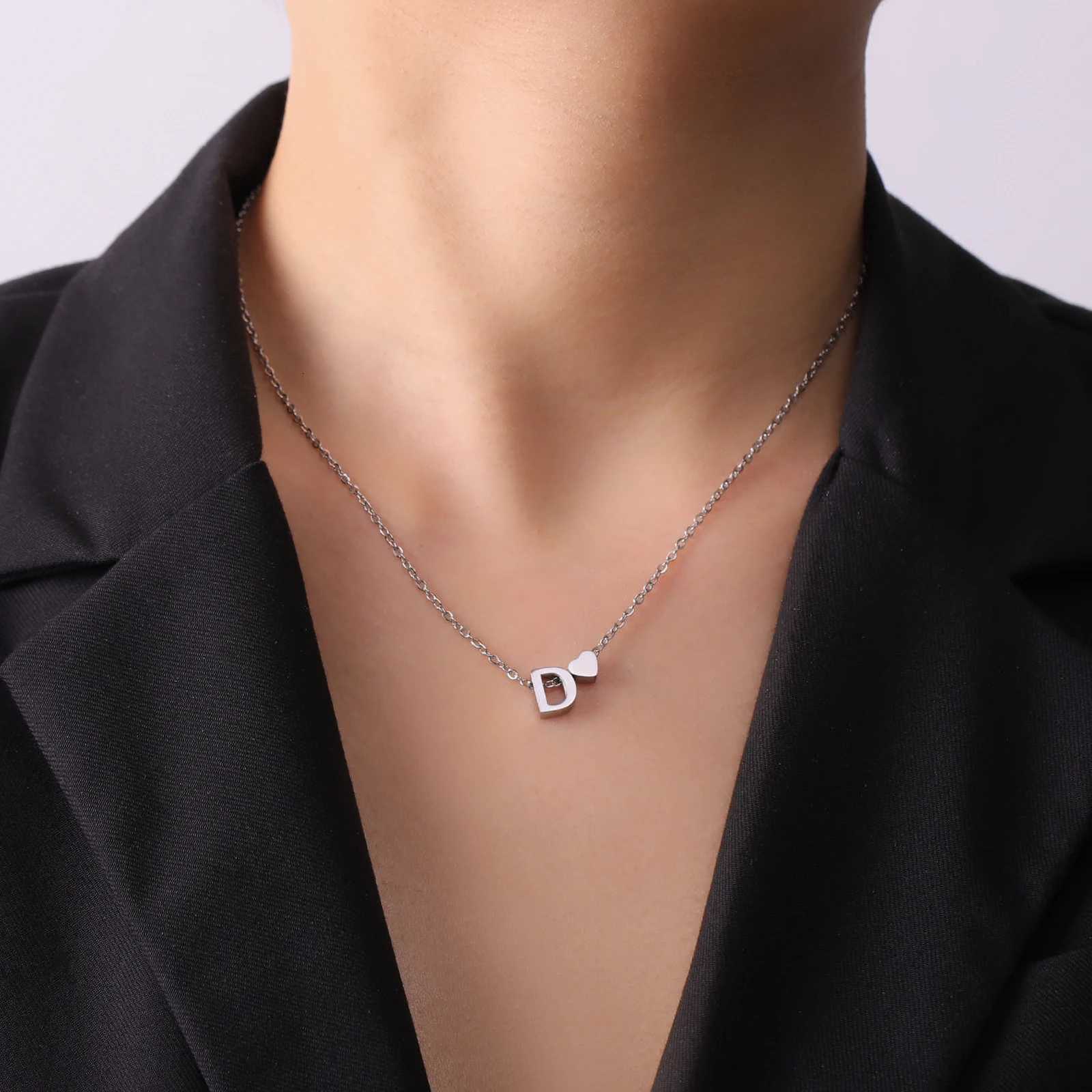 Cazador Initial Letter Mini Heart Pendant Necklace for Women Stainless Steel A-Z Alphabet Choker Chain Jewelry Christmas Gift XJ250717