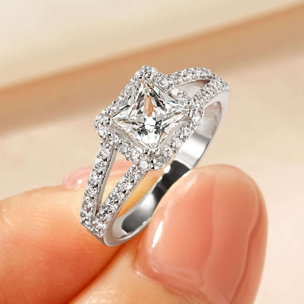 1 fashion Square Simulated Moissanite Light High-End Luxury Wedding Proposal Engagement Zircon Ring 954