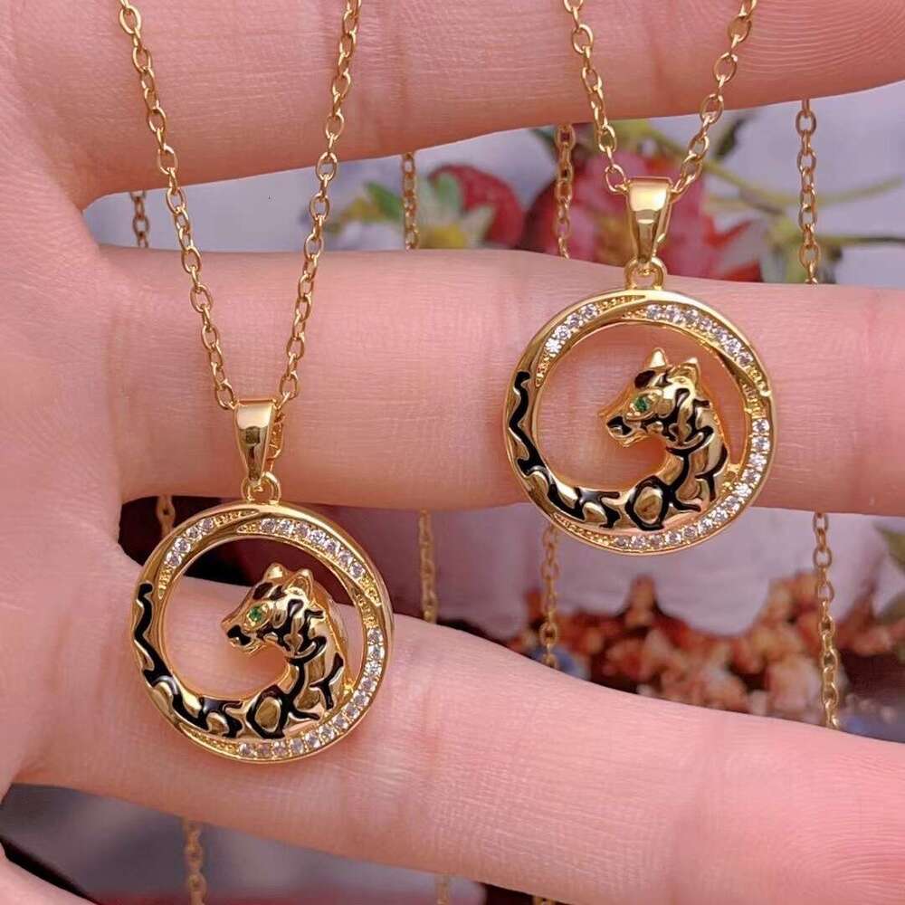 Light Niche High-End Necklace For Women Geometric Design Non-Fading Titanium Steel Clavicle Chain Fashion Versatile Pendant F5d
