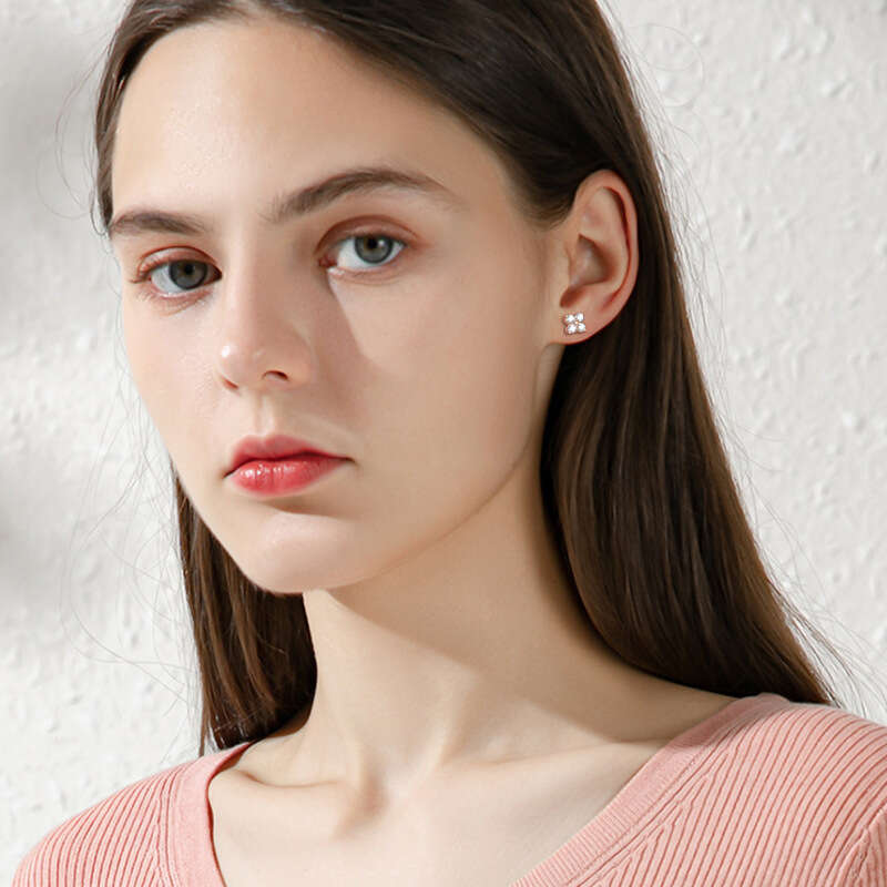 Trendy Style Classic Four-Leaf Clover Earrings D Color Moissanite Versatile Cute S Pure Sier Gold Plated 283