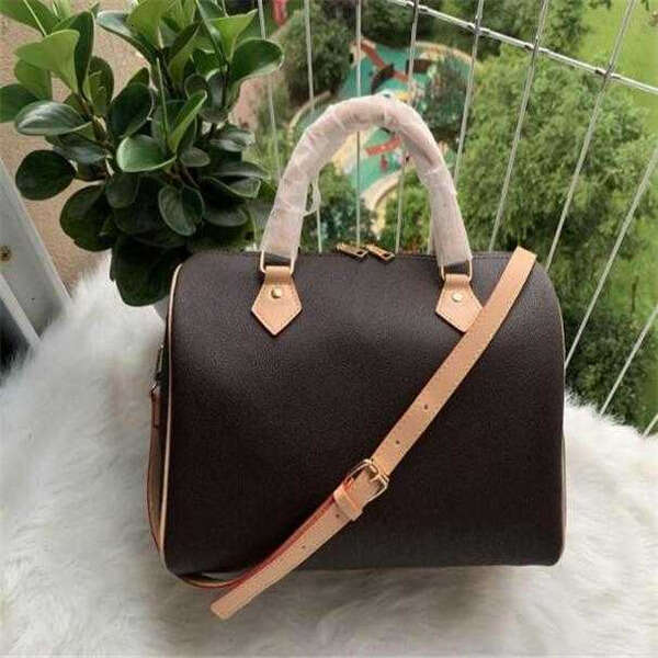 Designer women Boston bag Pillow bag Classic Style Fashion messenger bag High Quality Travel Shoulder Lady Totes handbags Cross Body shoulder bag duffel bag