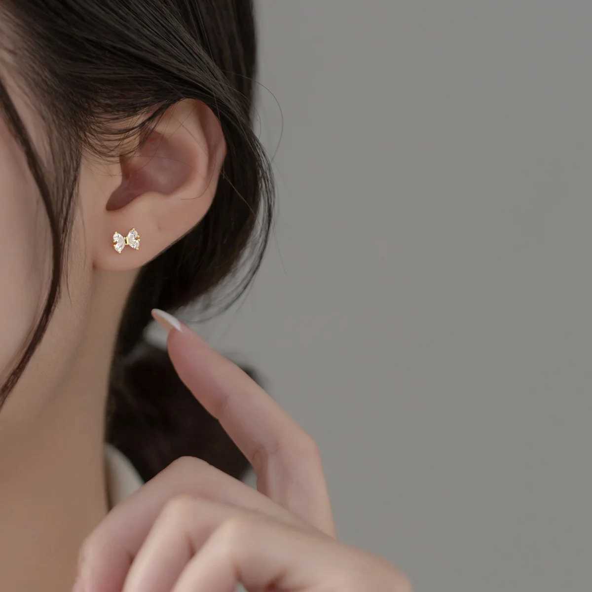 Fashion Shiny Crystal Bowknot Stud Earrings For Women Gold Color Exquisite Daily Wear Ear Piercing Jewelry Accessories Gifts y250715