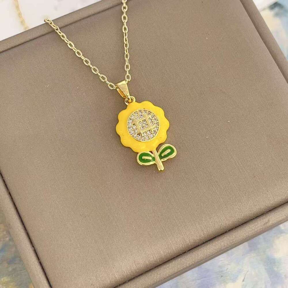 Oil Drop Micro Inlaid Yellow Small Flower Pendant Light Necklace For Women High-End Non-Fading Titanium Steel Clavicle Chain Fc3