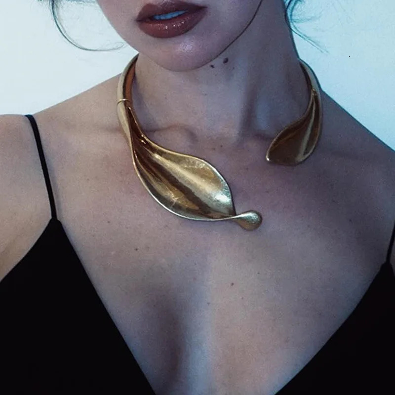 Metal Choker Heavy Exaggerated Metal Leaf Flower Chunky Necklace for Women Girls Fashion Torques Jewelry Gifts Trend 250716