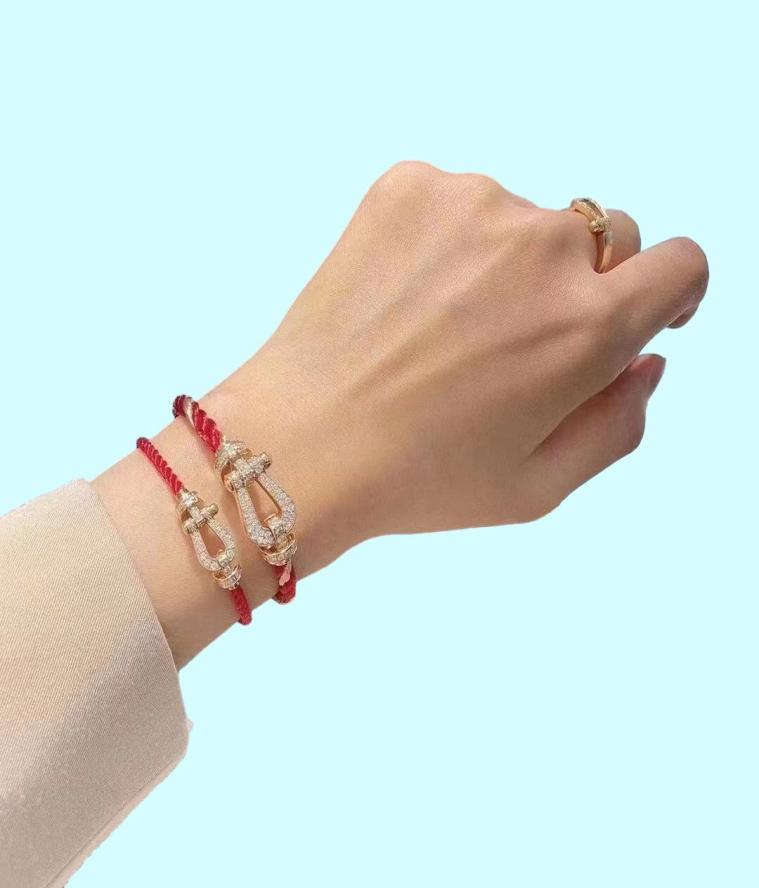 22ss Europe America Style Charm cuff Bracelets Brand Men Women Presbyopic Leather Magnetic Buckle Hand Rope Metal PU Bracelet Bang6111264