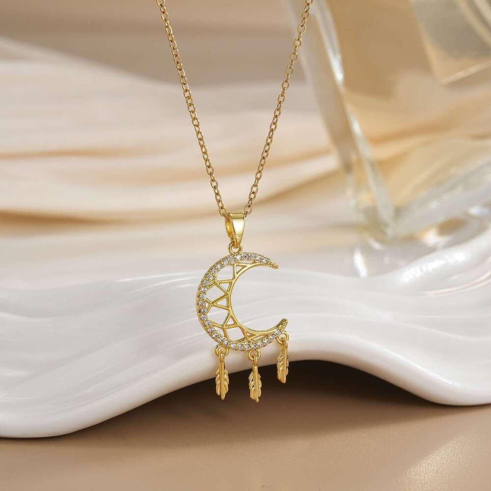 Korean Fashion Light Moon Dream Catcher Design Internet Celebrity Temperament Shiny Titanium Steel Necklace For Women Ins Simple Pendant 57E