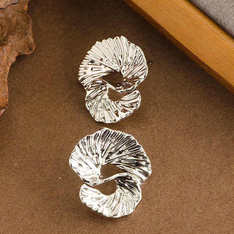 Unique Personality Design Irregular Abstract Texture Metal Round Stud Earrings for Women High-end Sier Needle Ear Jewelry