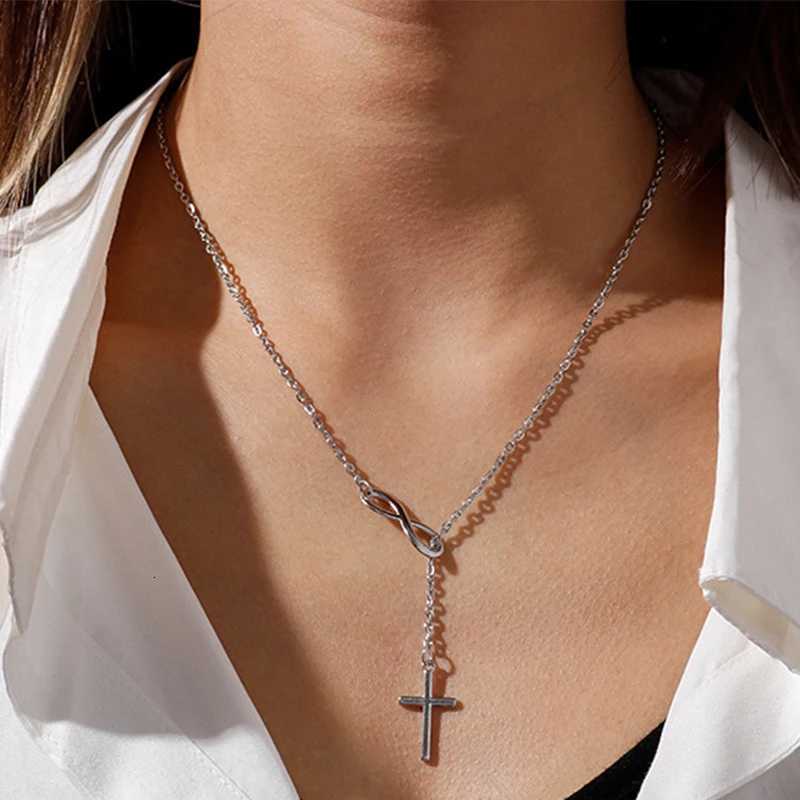 Simple Vintage 8 Shape Cross Jesus Pendant Choker Necklace for Women Trendy Goth Thin Chain Aesthetic Wed Jewelry Accessories XJ250717