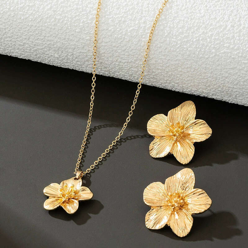 Creative Metal Hoop Flower Surround C-shaped Women's Ear Hoops Hot-selling Earrings Jewelry