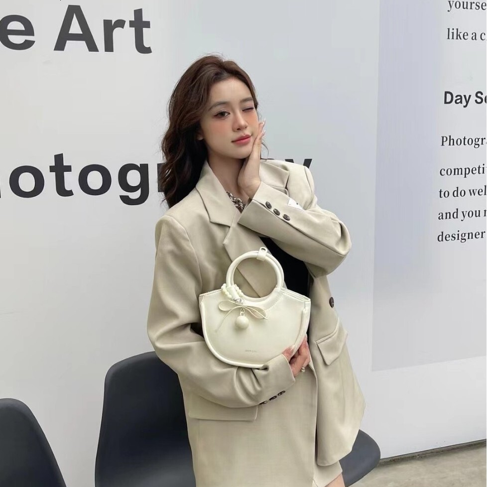 Free Shipping Designer Luxury Niche Handbag Bowknot Handheld Basket Bag Women's New Fashion Single Shoulder Crossbody Bag Leisure Shopping Bag