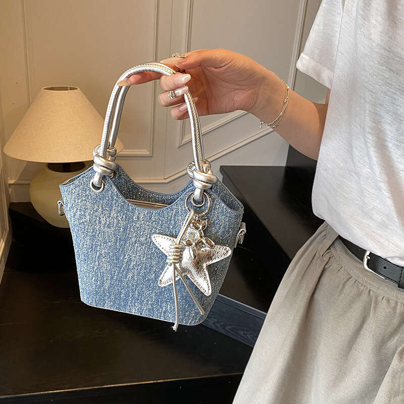 High-End Handheld Small Tote for Women 2025 New Fashion Exquisite Single Shoulder Bucket Super Popular Niche Crossbody Bag