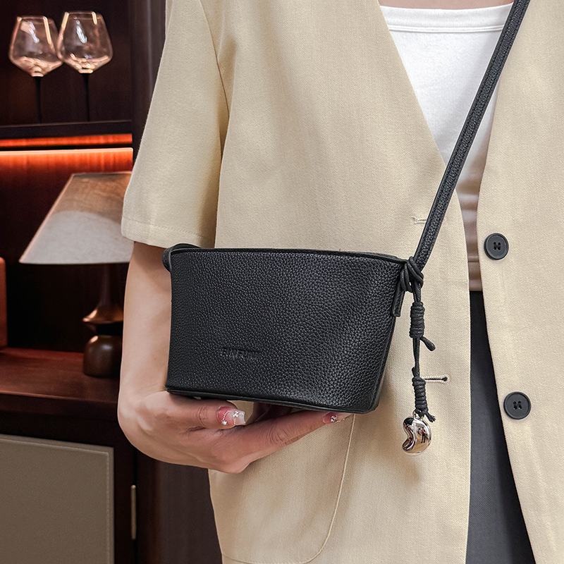 New arrival! Classic and stylish shoulder crossbody bag, a simple, versatile bucket bag, a small women's bag and phone bag