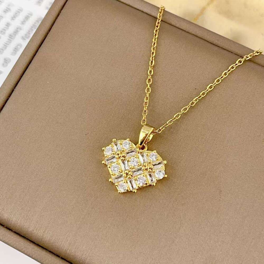 Necklace Women, Internet Celebrity Zircon, Niche Fashion Peach Heart New Design Pendant, Elegant Heart-Shaped Collarbone Chain For Women 135