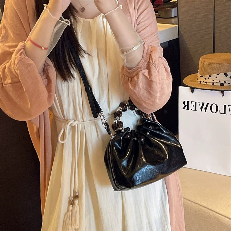 Luxury Women's New Chain Shoulder Crossbody Bag Free Shipping Designer Fashion Bead Carrying Cloud Bag Versatile Casual Shopping Bag