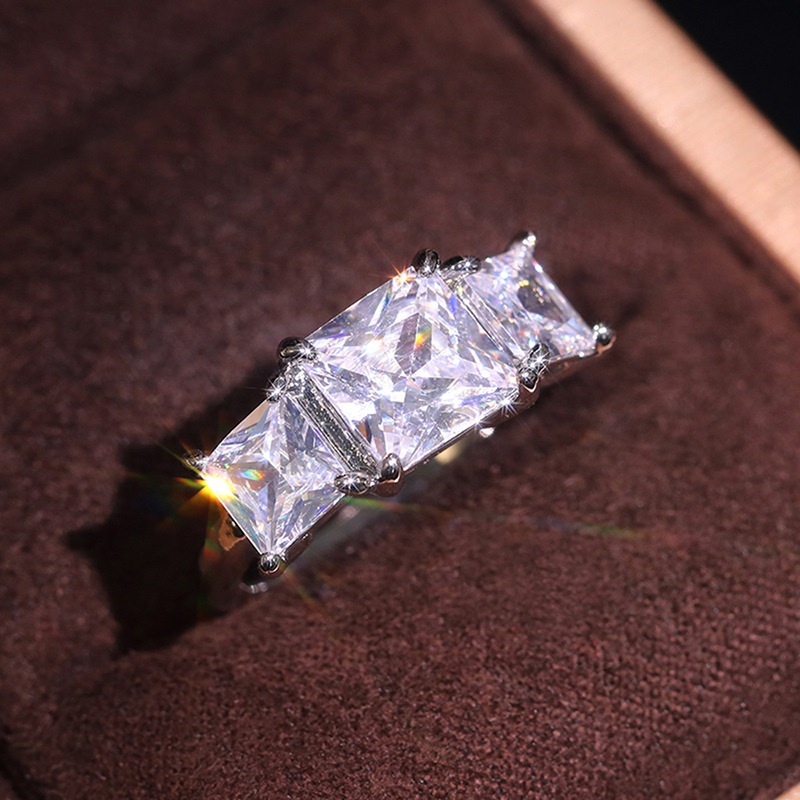 Choucong Brand Wedding Rings Luxury Jewelry 925 Sterling Silver Fill Three Stone Princess Cut 5A Cubic Zircon CZ Diamond Gemstones Party Women Engagem