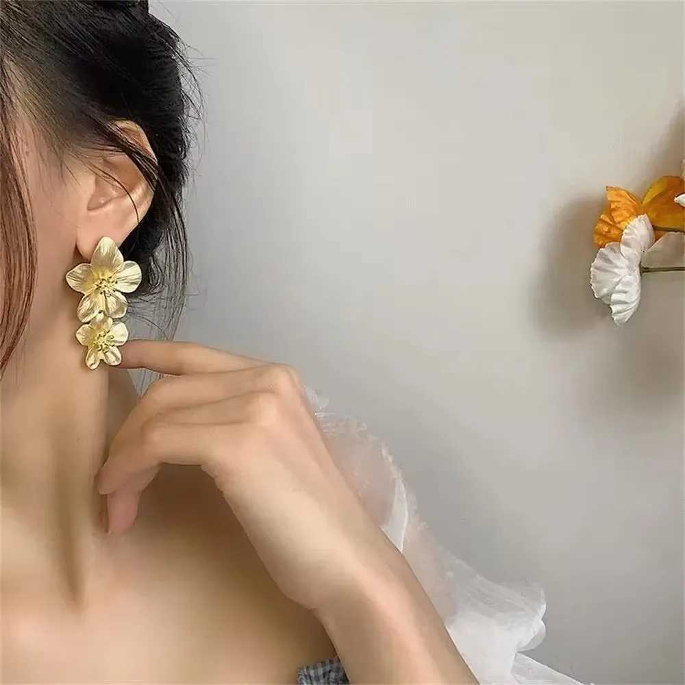 18K Gold Plated Metal Flower Stud Earrings for Women Fashion Stainless Steel Gold Color Waterproof Earring Statement Jewelry y250715
